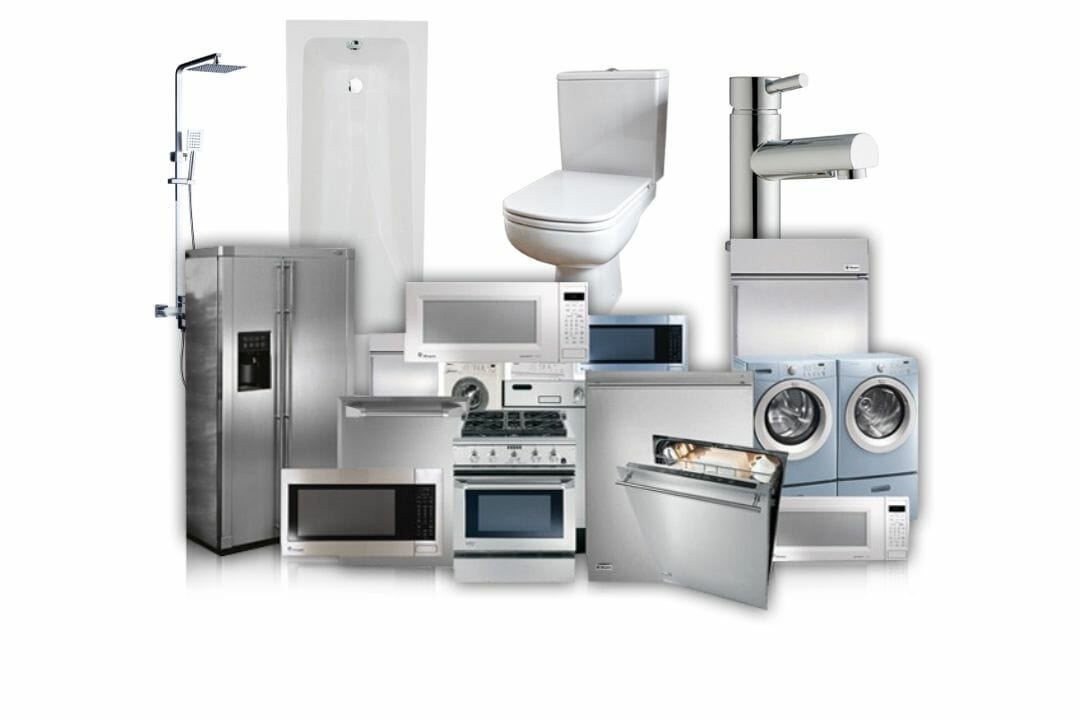 Een groep huishoudelijke apparaten en armaturen: koelkast, oven, magnetron, wasmachine, droger, vaatwasser, wastafelkraan, toilet en douchesysteem.