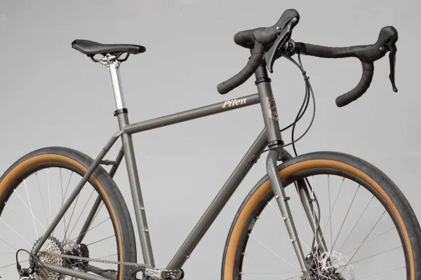 Bicicleta gravel Pilen Grus bien equipada gran rendimiento y comodidad