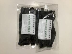 2 packs of dried seaweed with Japanese label (100 grams each). This set contains natural true kelp (natural seaweed from Hokkaido).