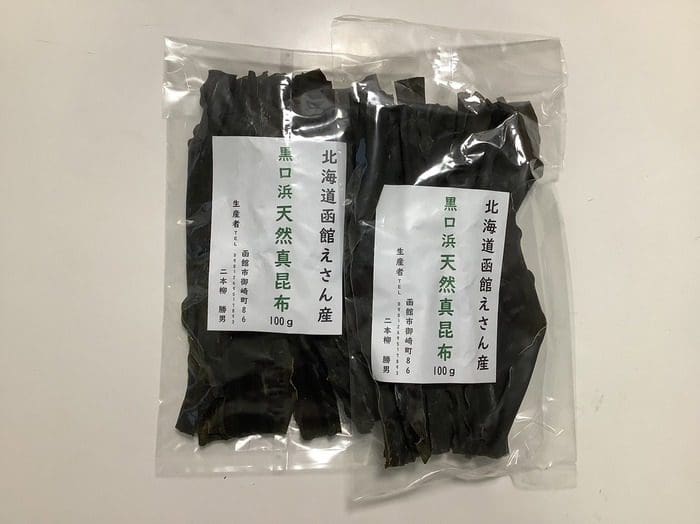 2 packs of dried seaweed with Japanese label (100 grams each). This set contains natural true kelp (natural seaweed from Hokkaido).