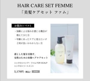 Ang pag-aalaga ng buhok ng kababaihan ay nakatakda sa mga likidong bote at tubo, kabilang ang "Electron Synchro Shampoo". Ang teksto ay naglalaman ng mga benepisyo ng produkto at isang presyo ng 5,170 yen kasama ang buwis.