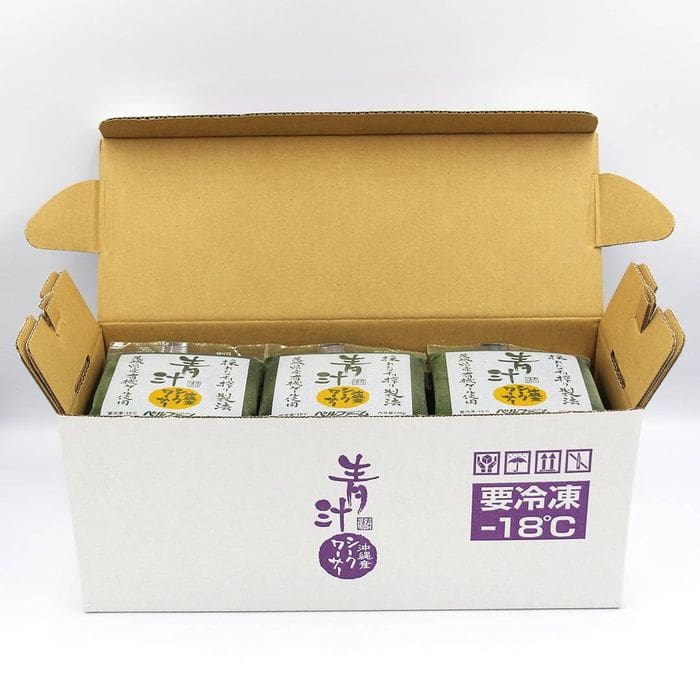 Inside the open cardboard box, there are three packages with Japanese characters and symbols, indicating that the contents are of the frozen type and must be stored at -18°C.