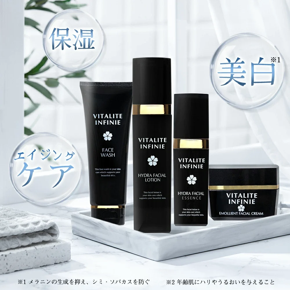 Нове покоління набору для догляду за шкірою Vitalite Infini Aging Skincare Set, до якого входять засіб для вмивання, тонік, сироватка та пом'якшувальний крем, зі смаком розкладено на підносі в добре освітленому приміщенні.