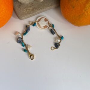 Bracciale Cammeo, Bracciale composito, perle fiume, pietre dure turchesi e blu, cammeo conchiglia. regalo ragazza.