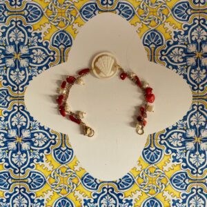 Bracciale Cammeo, Bracciale composito, perle fiume, coralli, cammeo conchiglia. regalo ragazza.