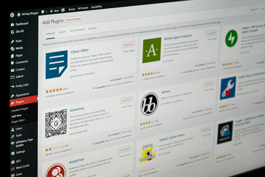 Un ecran de computer care afișează o varietate de pluginuri wordpress.