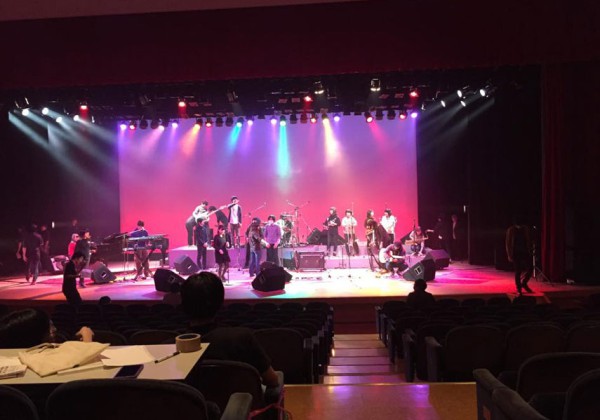 バンド演奏ライブ