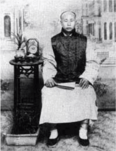 Die erste Chin-Woo Schule wurde 1909 in Shanghai (China) gegründet und ist heute eine der grössten Kampfkunst-Organisationen weltweit. Weit über 35 Nationen praktizieren diese einzigartige Kunst des edlen Kämpfens.