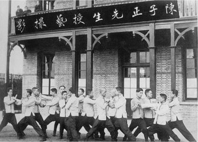Chin Woo ist heute eine der grössten Kampfkunst-Organisationen weltweit. Weit über 35 Nationen praktizieren diese einzigartige Kunst des edlen Kämpfens.