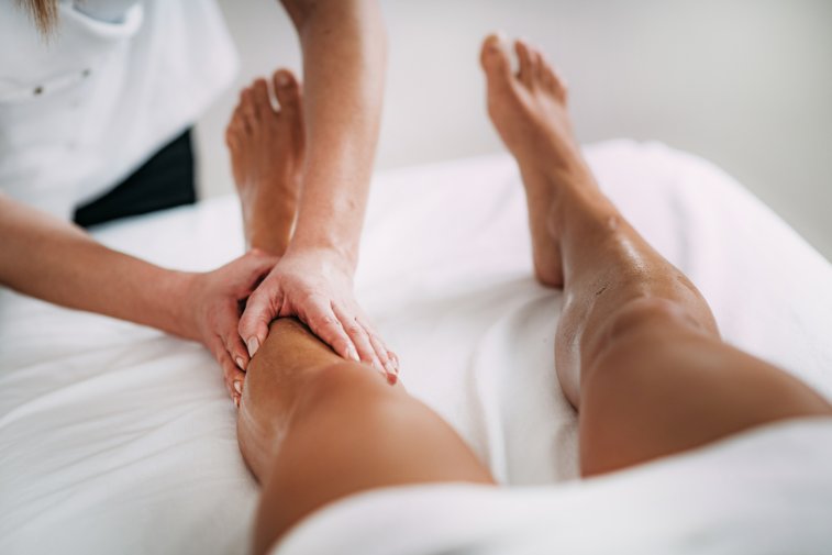 legs-sports-massage-therapy-5LX4CGS